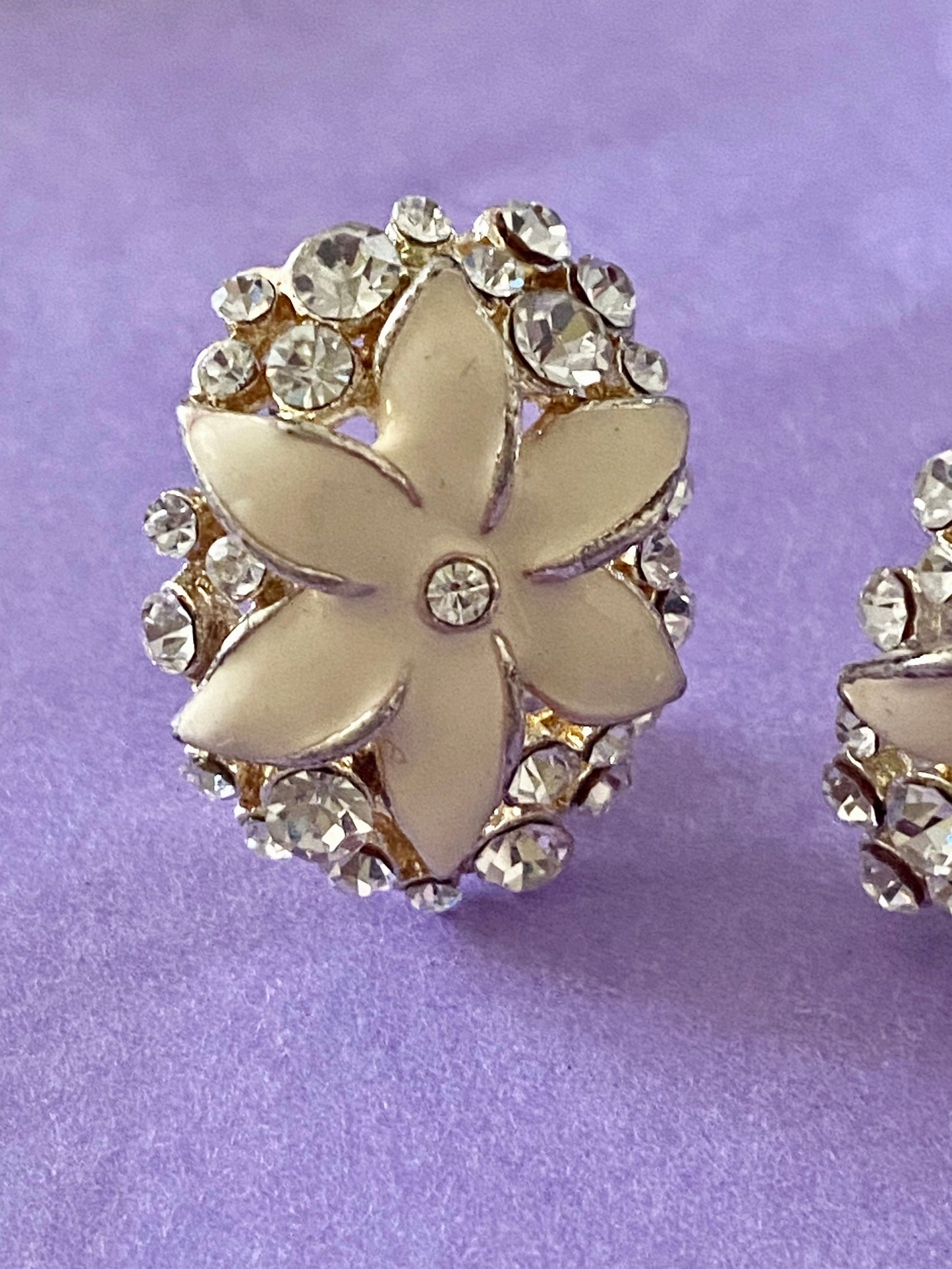 Beautiful Daisy Inlay with rhinestones earrings. For women, girls lovely design. Gift