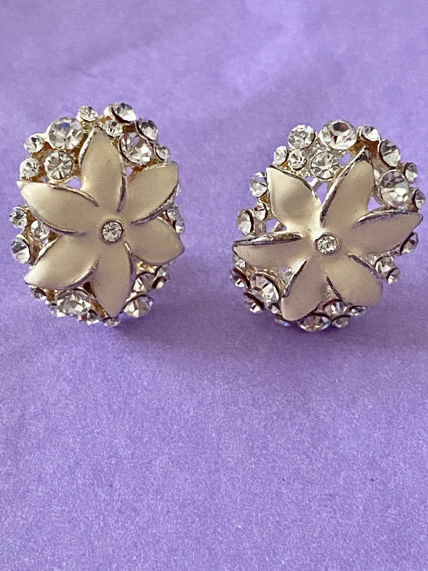 Beautiful Daisy Inlay with rhinestones earrings. For women, girls lovely design. Gift