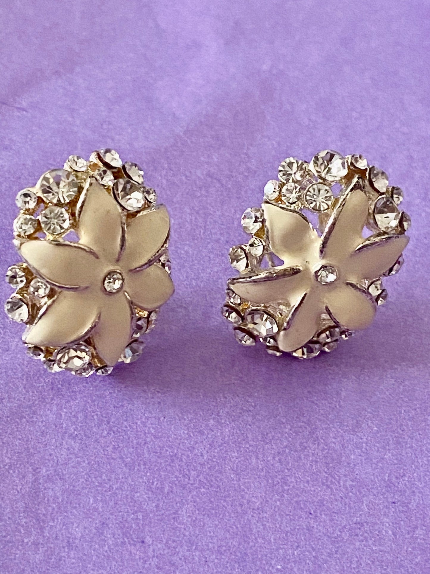 Beautiful Daisy Inlay with rhinestones earrings. For women, girls lovely design. Gift